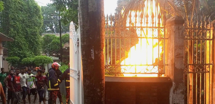 বজ্রপাতে সিরাজগঞ্জে মন্ত্রীর বাসার গ্যাসলাইনে অগ্নিকাণ্ড - নবোদিশা