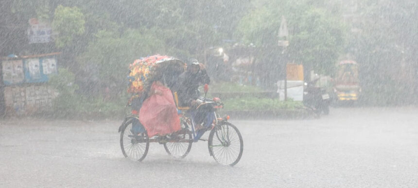সকালে ঢাকায় ঝুম বৃষ্টি, দুপুরে আবারও বর্ষণের আভাস